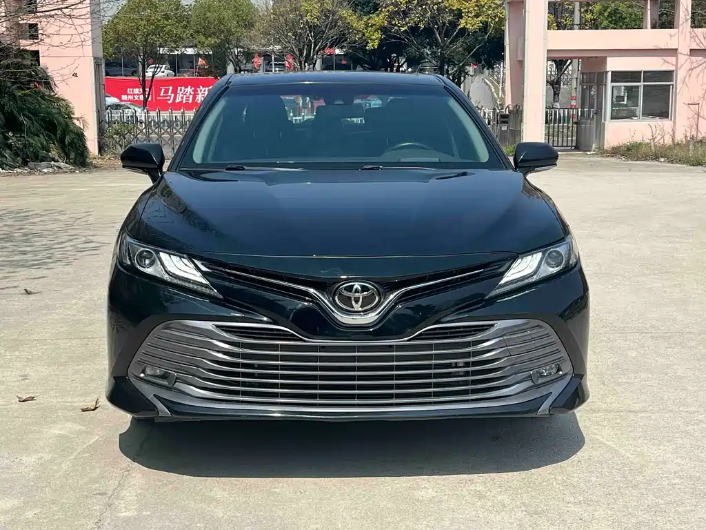 Toyota Camry 2020 — фото 2