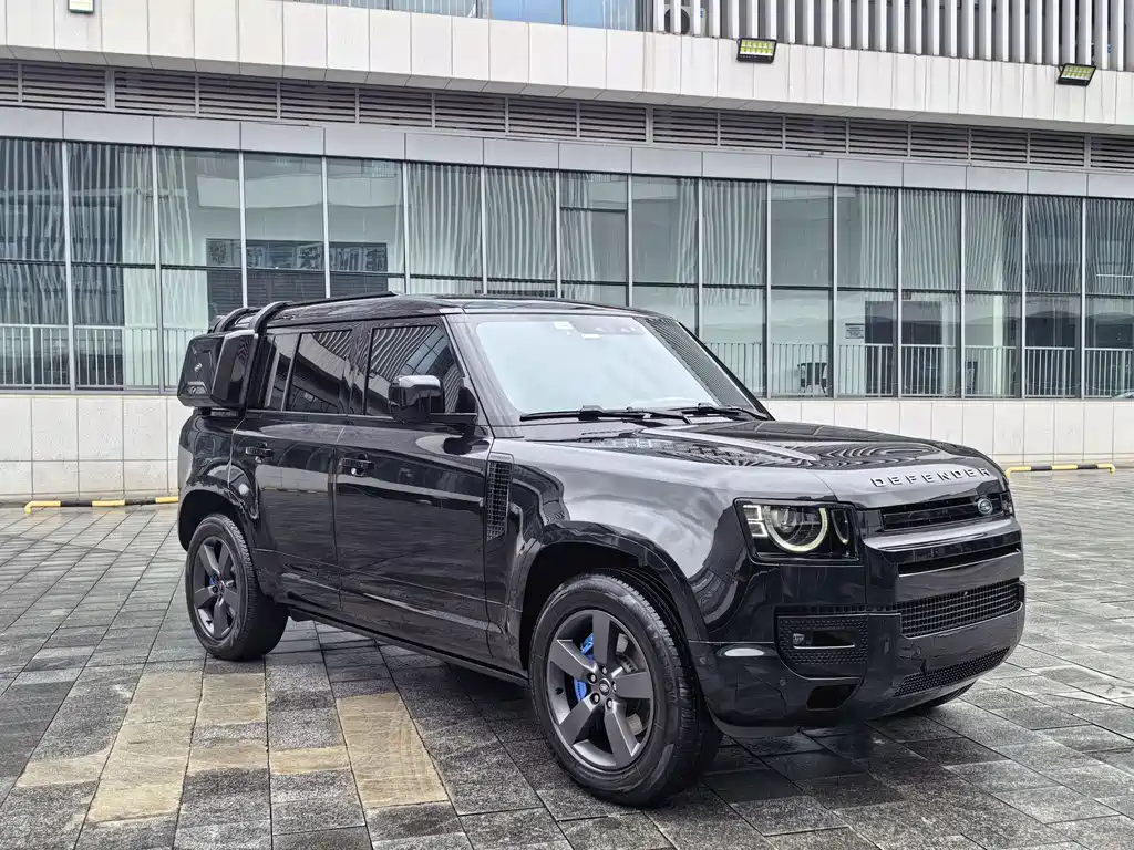 Land Rover Defender 2024