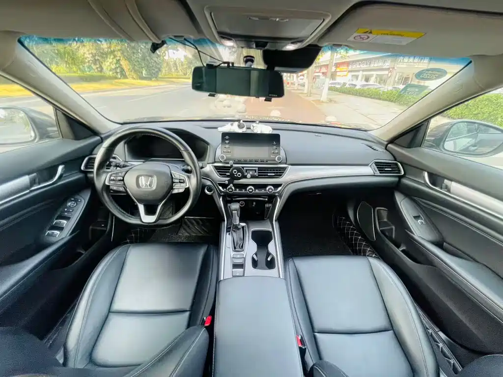 Honda Accord 2019 — фото 11