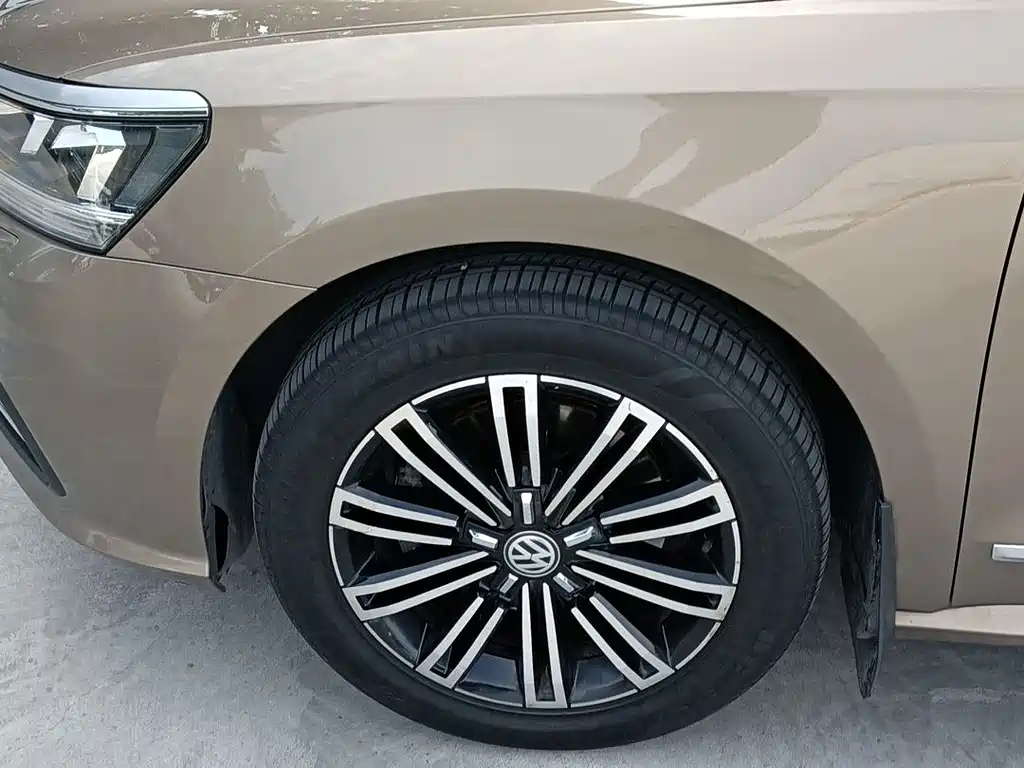 Volkswagen Passat 2018 — фото 7