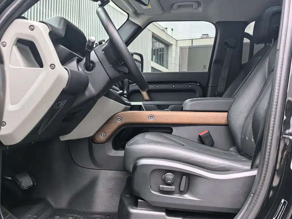 Land Rover Defender 2022