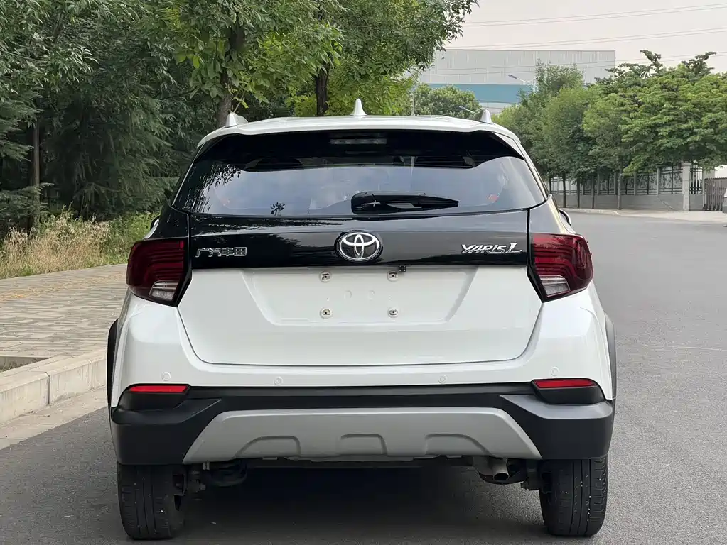 Toyota Yaris L 2022 — фото 2