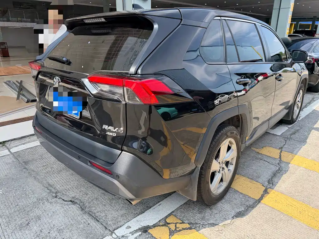 Toyota RAV4 2020 — фото 10