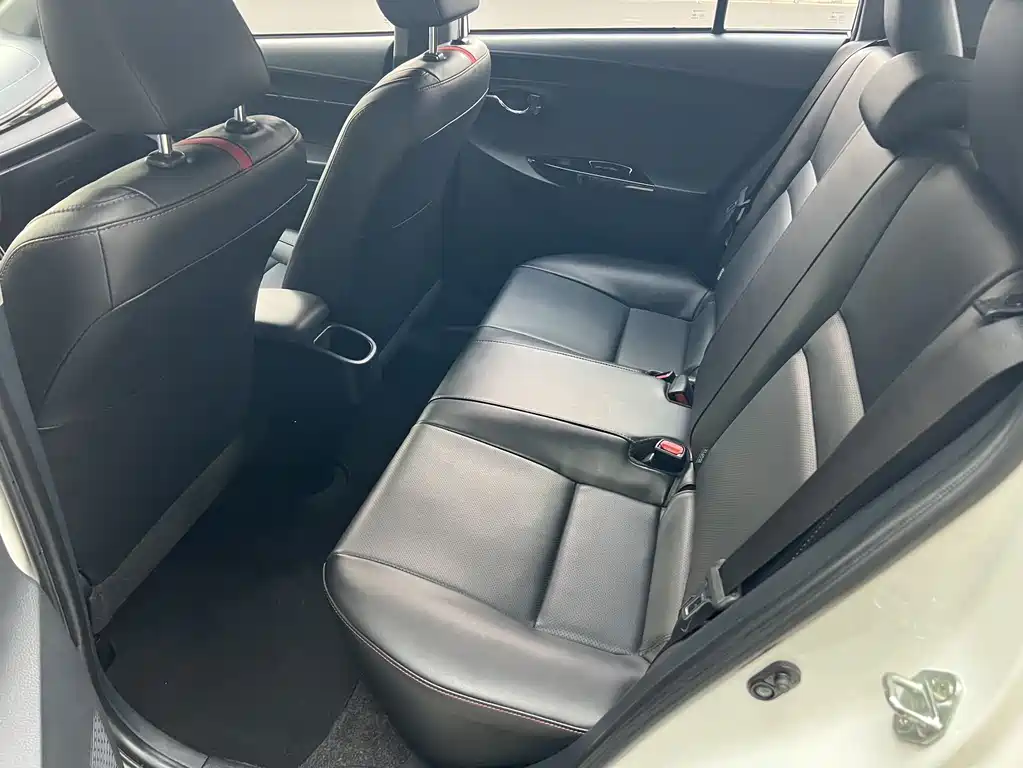 Toyota Yaris L 2022 — фото 5