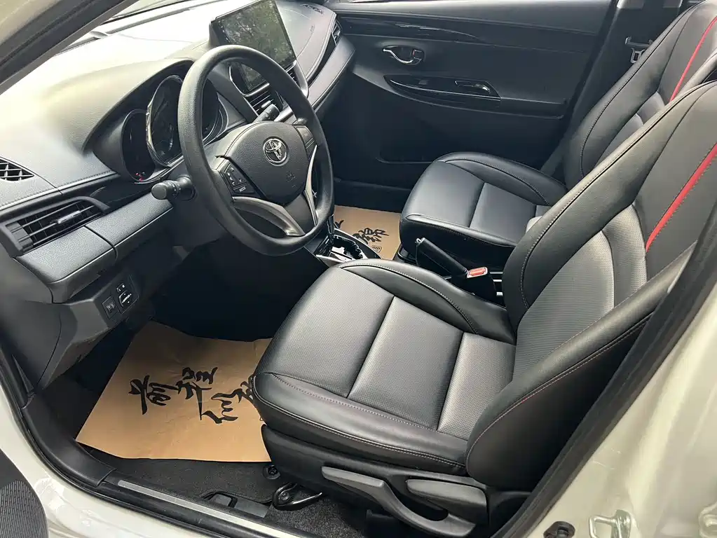 Toyota Yaris L 2022 — фото 4