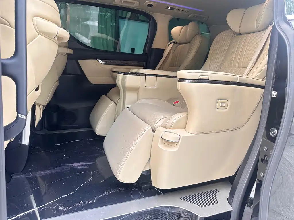 Toyota Alphard 2022 — фото 10