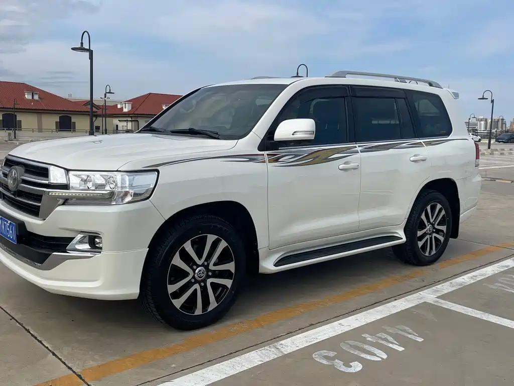 Toyota Land Cruiser 2019 — фото 1