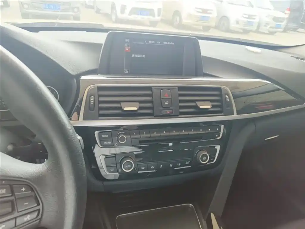 BMW 3 Series 2017 — фото 13