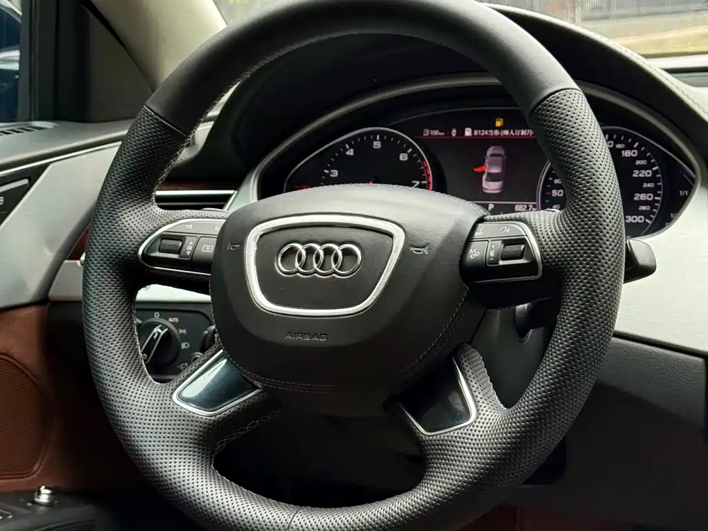 Audi A8 2015 — фото 19