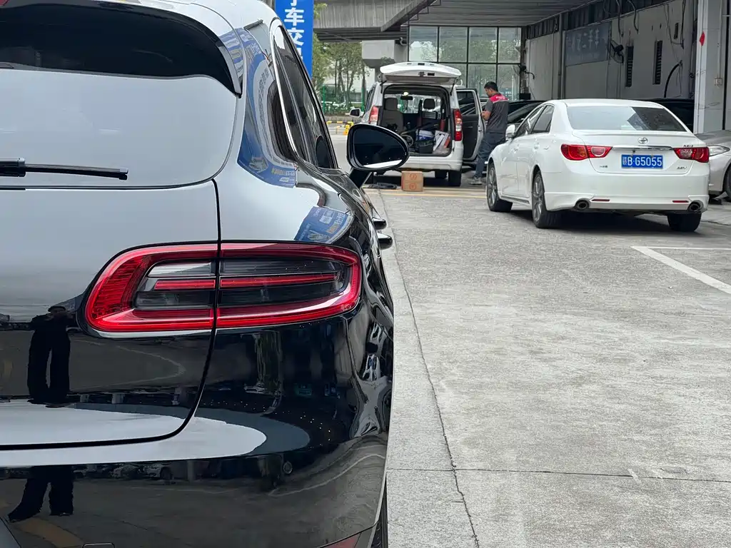 Porsche Macan 2017 — фото 16