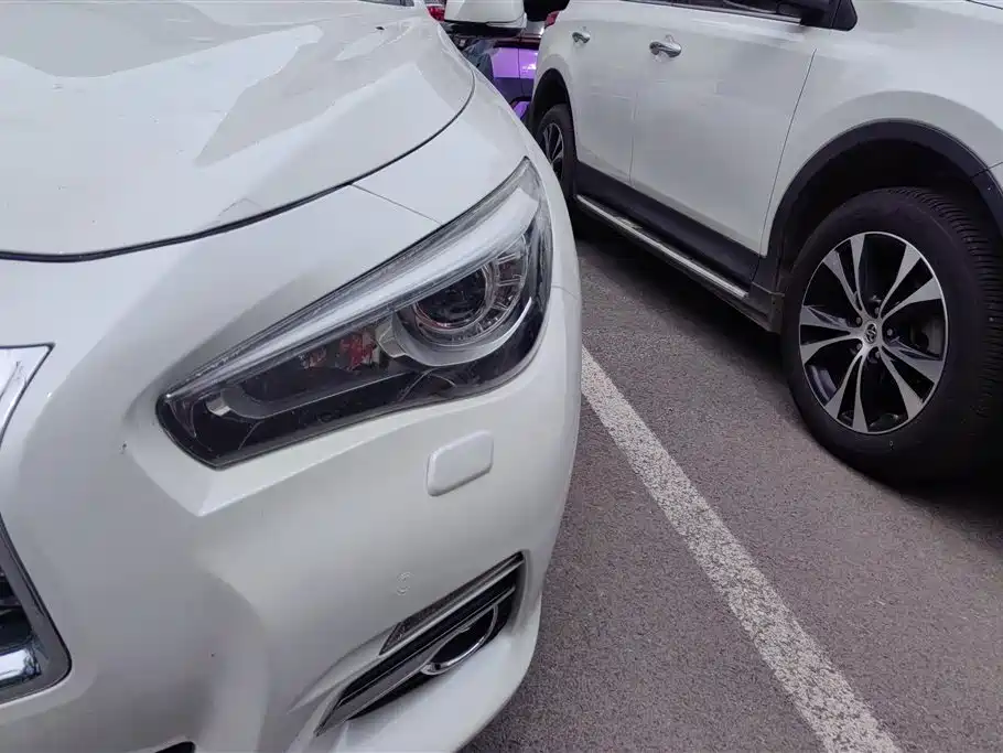 Infiniti Q50L 2015