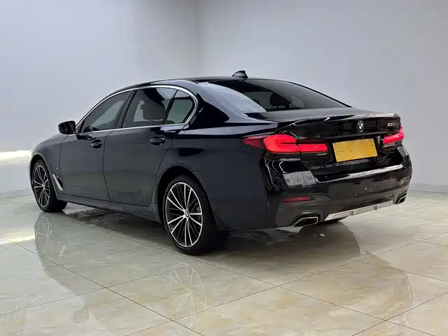 BMW 5 Series 2021 — фото 16