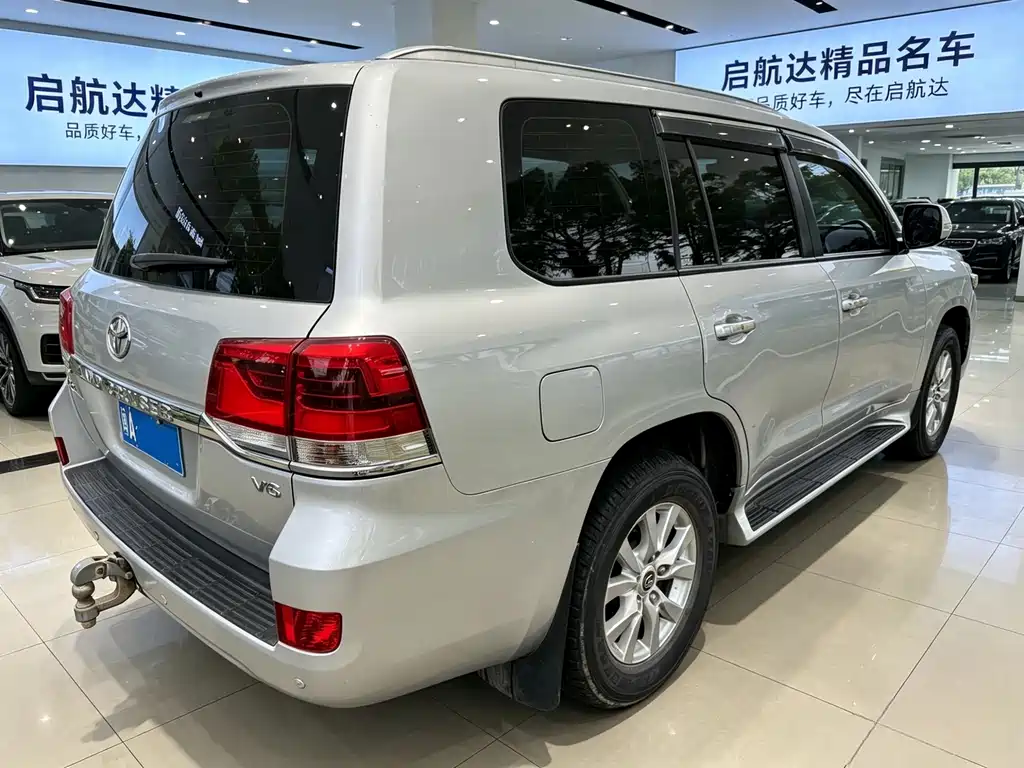 Toyota Land Cruiser 2020 — фото 6
