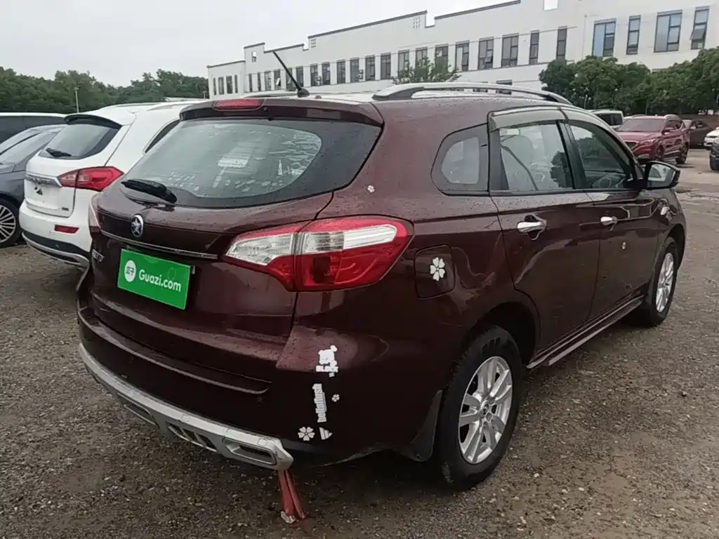 Venucia T70 2016