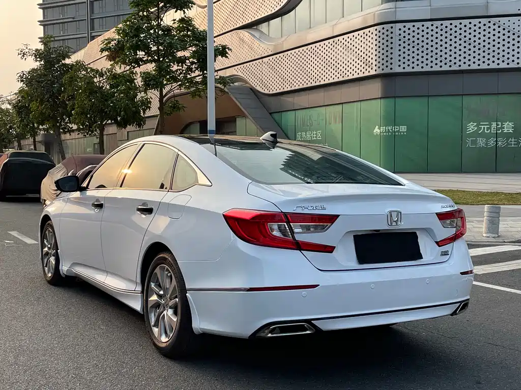 Honda Accord 2018 — фото 13