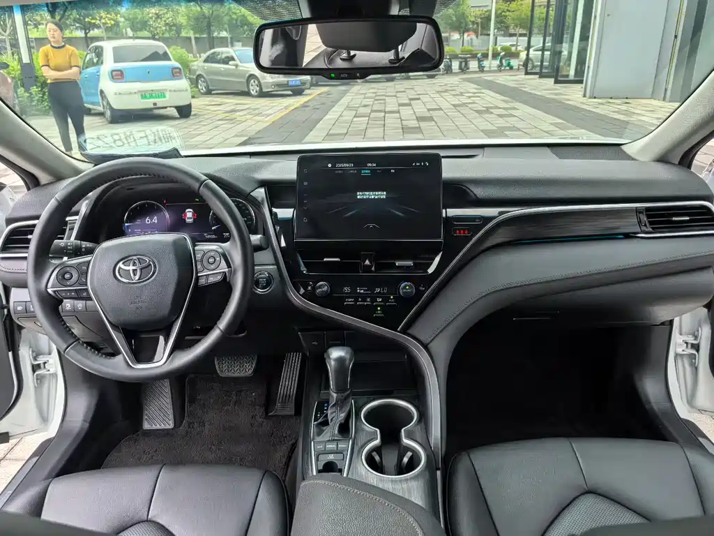 Toyota Camry 2022 — фото 9