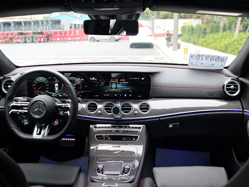 Mercedes-Benz E-Class AMG 2022 — фото 15