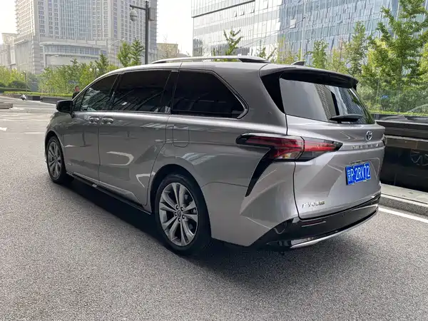 Toyota Sienna 2024