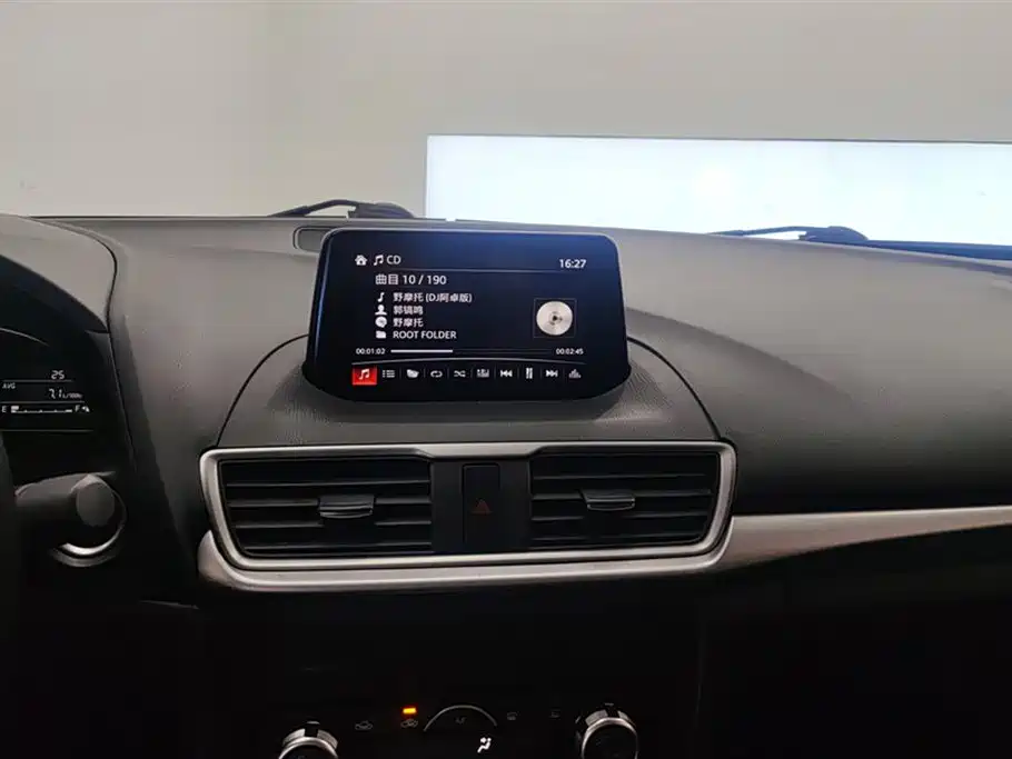 Mazda 3 Axela 2019 — фото 13