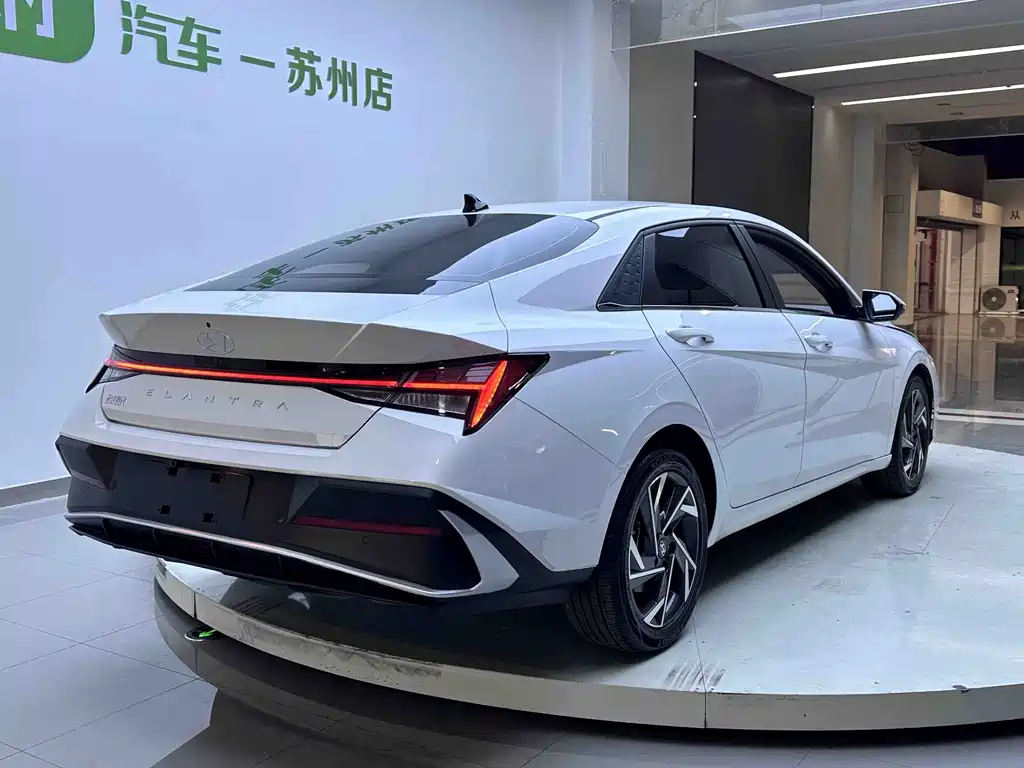 Hyundai Elantra 2023