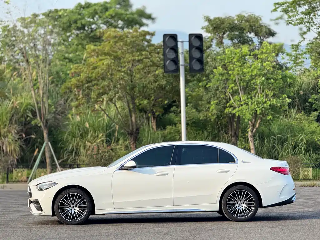Mercedes-Benz C-Class 2025 — фото 18