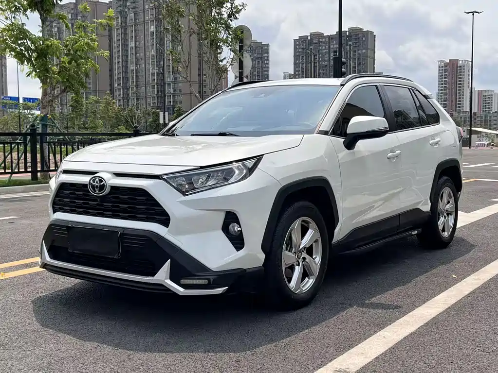 Toyota RAV4 2020 — фото 1
