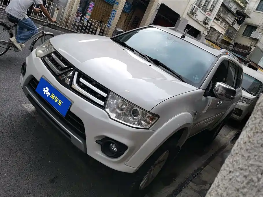 Mitsubishi Pajero Sport 2016