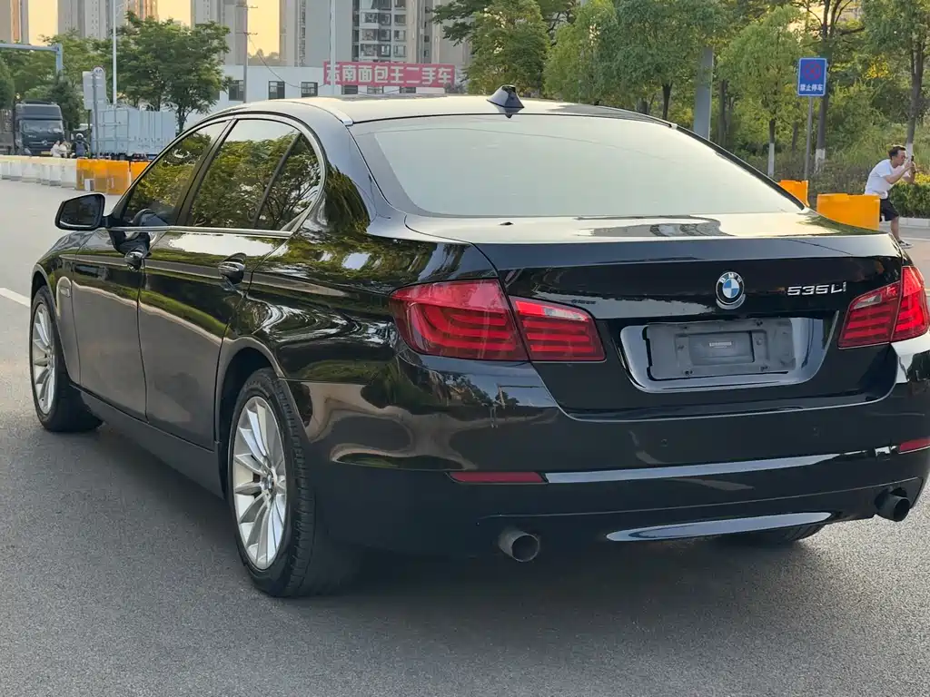BMW 5 Series 2012 — фото 13