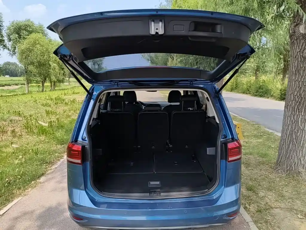 Volkswagen Touran 2018 — фото 19