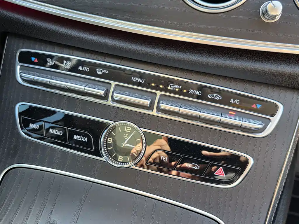 Mercedes-Benz E-Class 2020 — фото 21