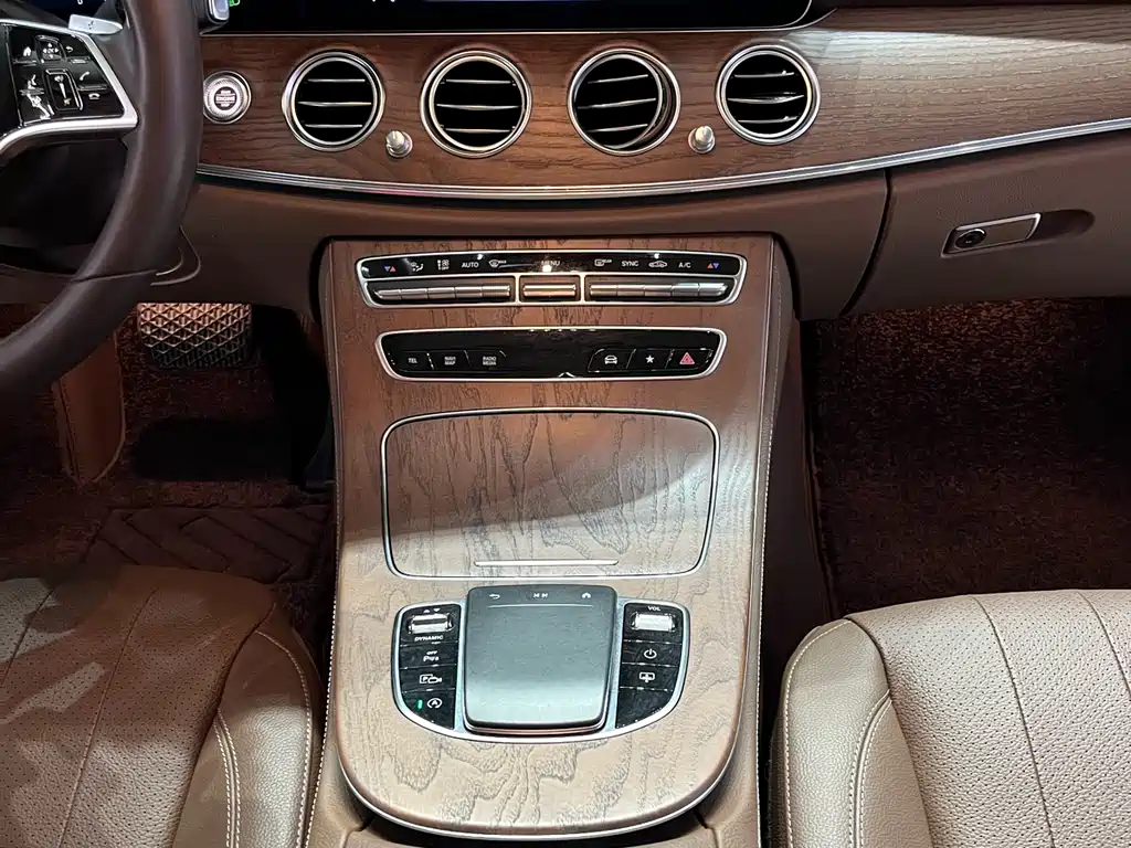 Mercedes-Benz E-Class 2022 — фото 20