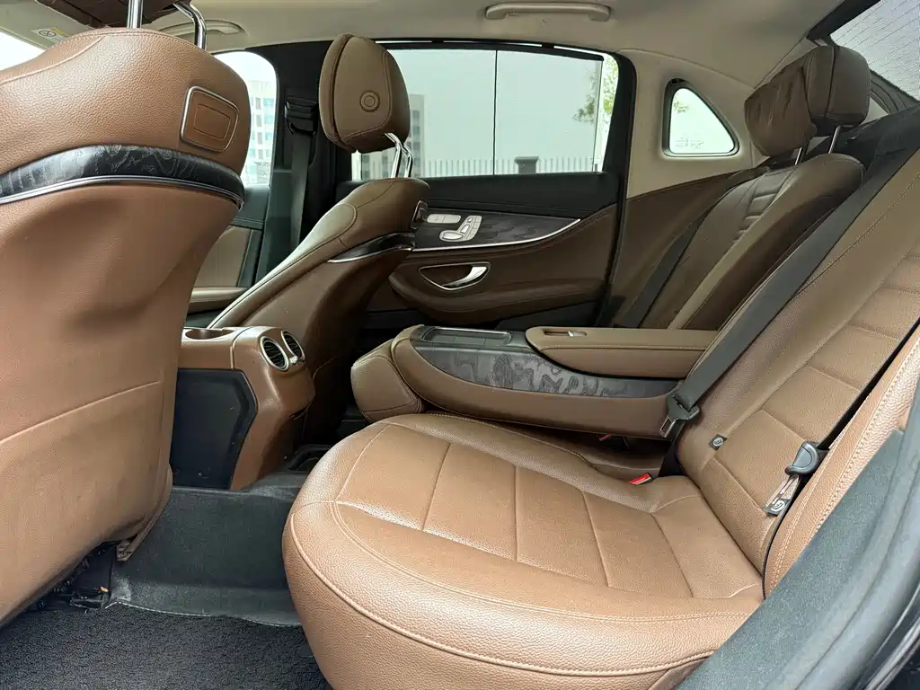 Mercedes-Benz E-Class 2019 — фото 11