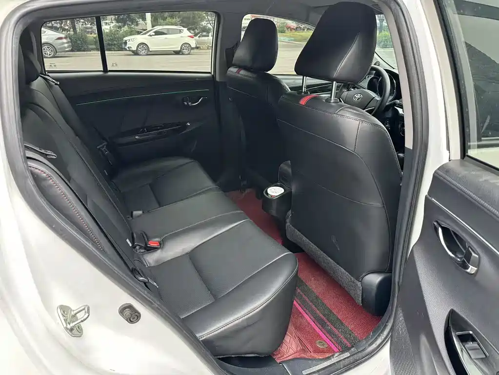 Toyota Yaris L 2019 — фото 16