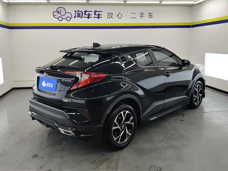 Toyota C-HR 2020 — фото 3