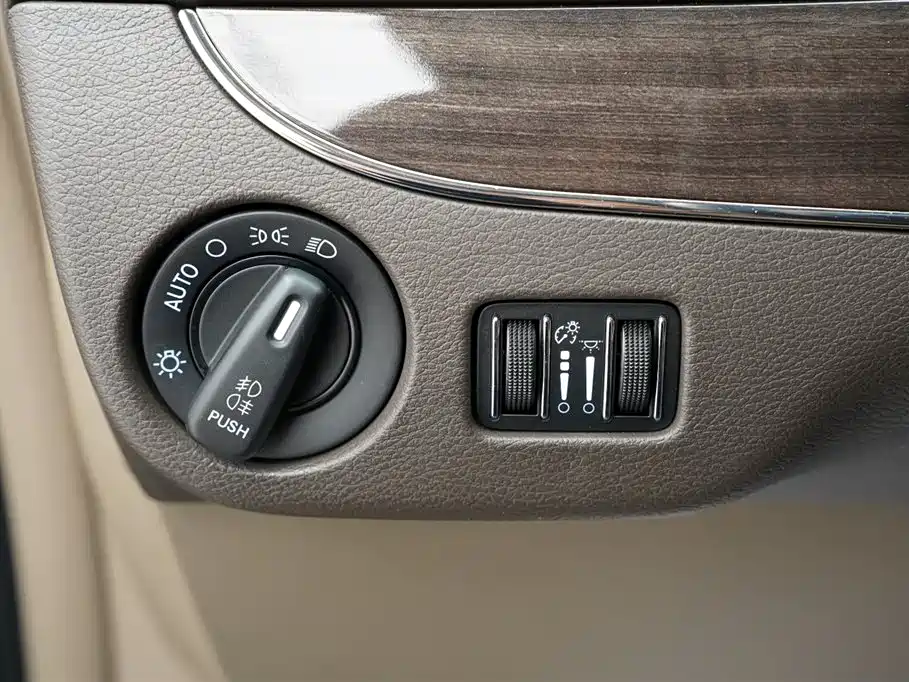 Chrysler Grand Voyager 2017 — фото 8