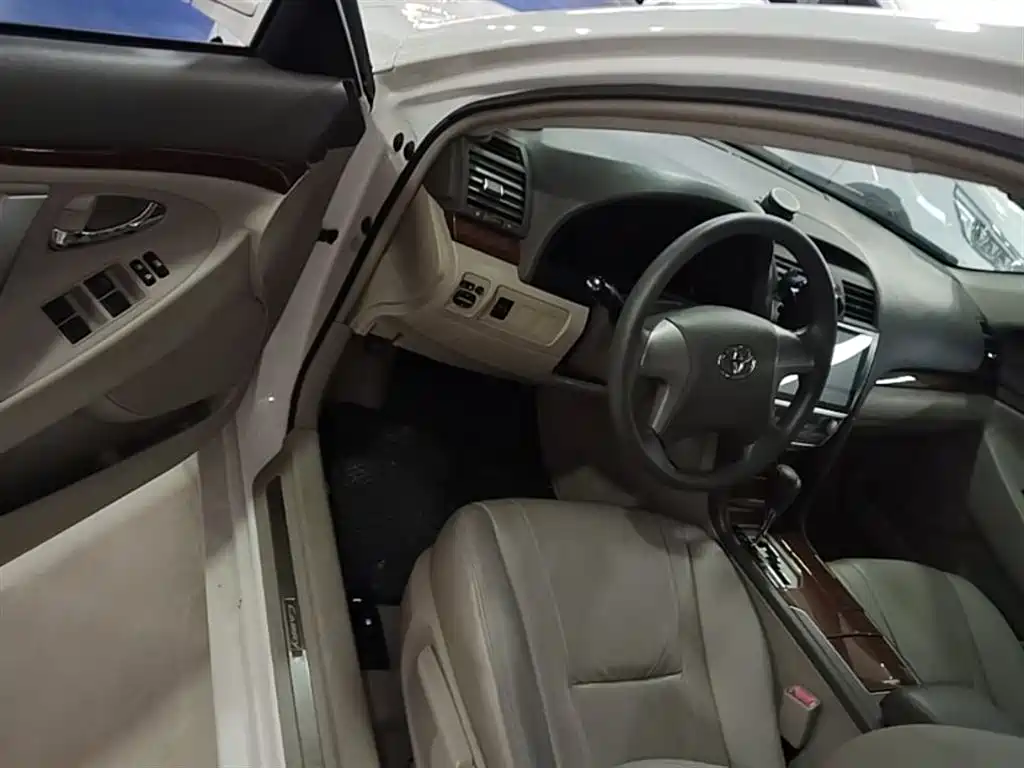 Toyota Camry 2014 — фото 16