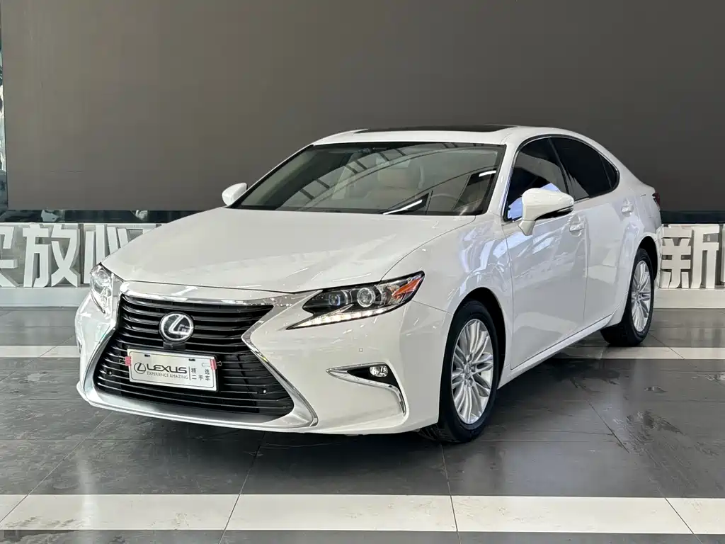 Lexus ES 2017 — фото 1