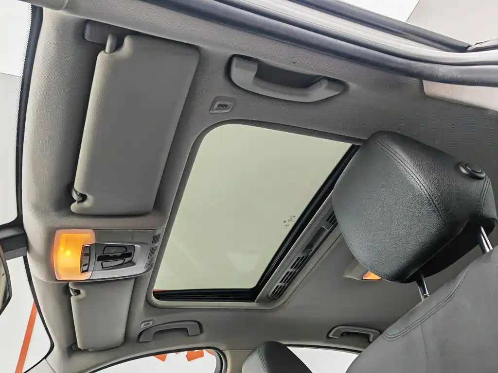 BMW 3 Series 2016 — фото 14