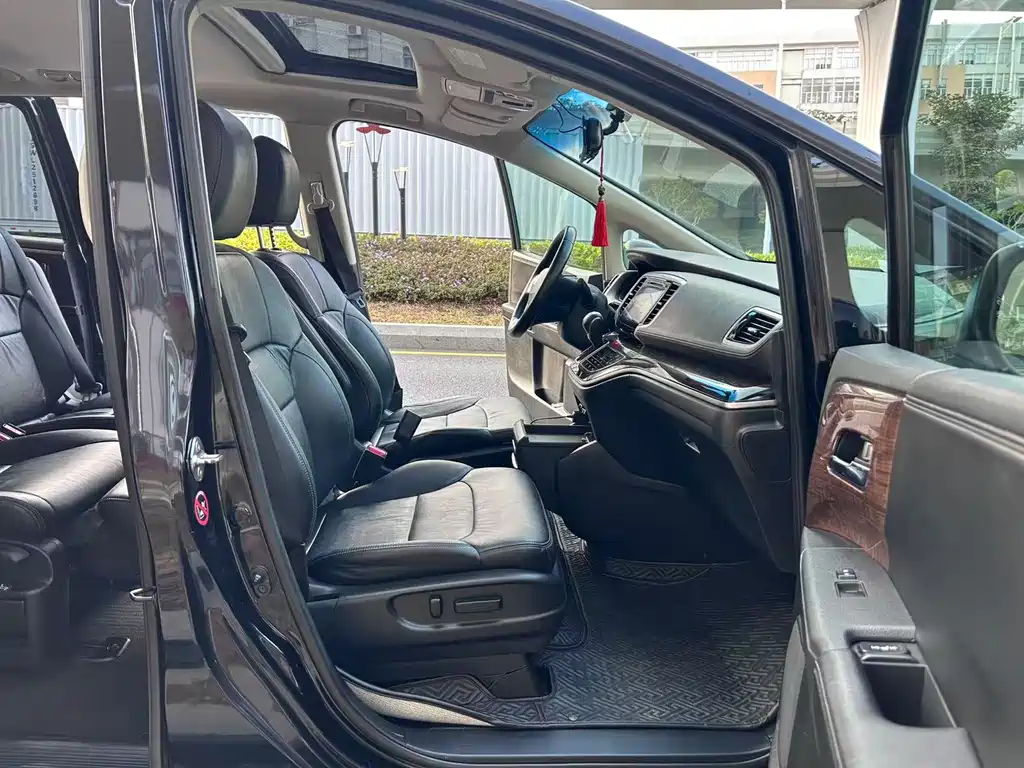 Honda Odyssey 2017 — фото 14