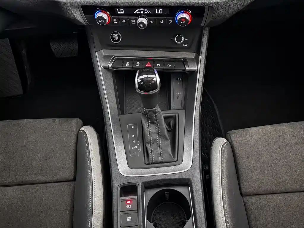 Audi Q3 2021 — фото 10
