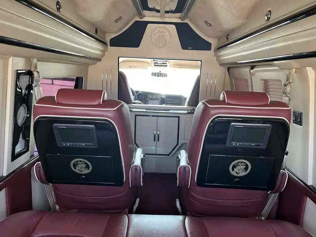 GMC Savana 2015 — фото 30