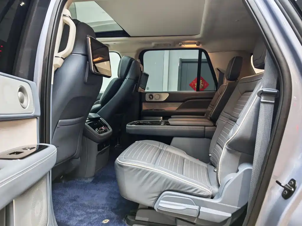 Lincoln Navigator 2022 — фото 12