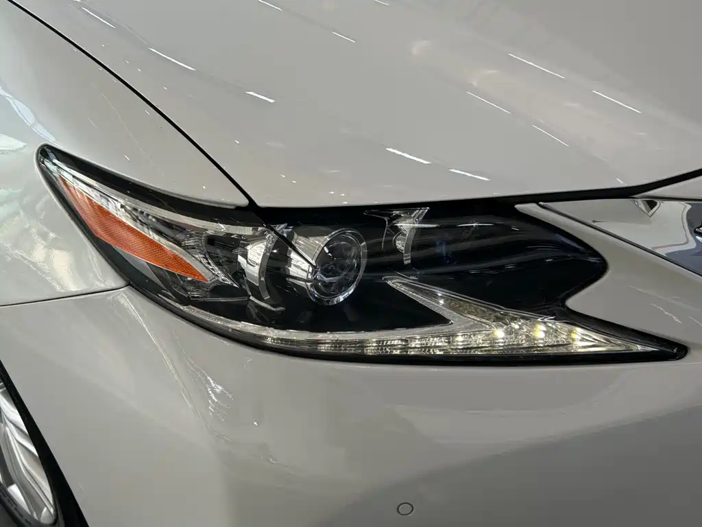 Lexus ES 2017 — фото 23