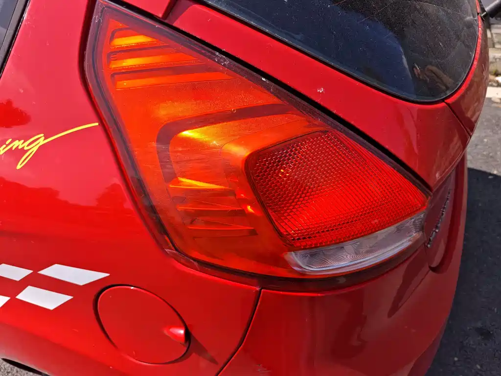 Ford Fiesta 2014 — фото 9