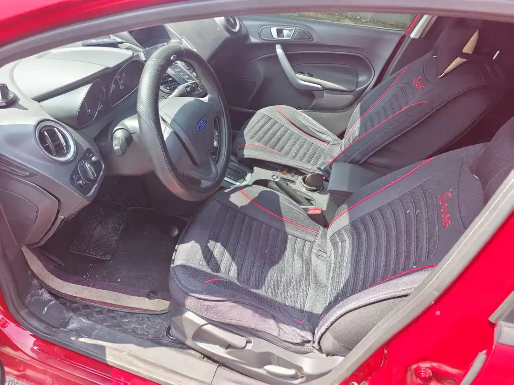 Ford Fiesta 2014 — фото 10
