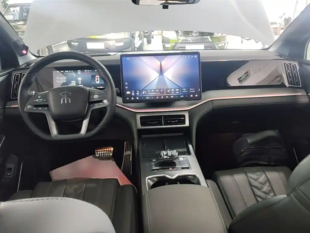 BYD L DM-i 2025 — фото 10