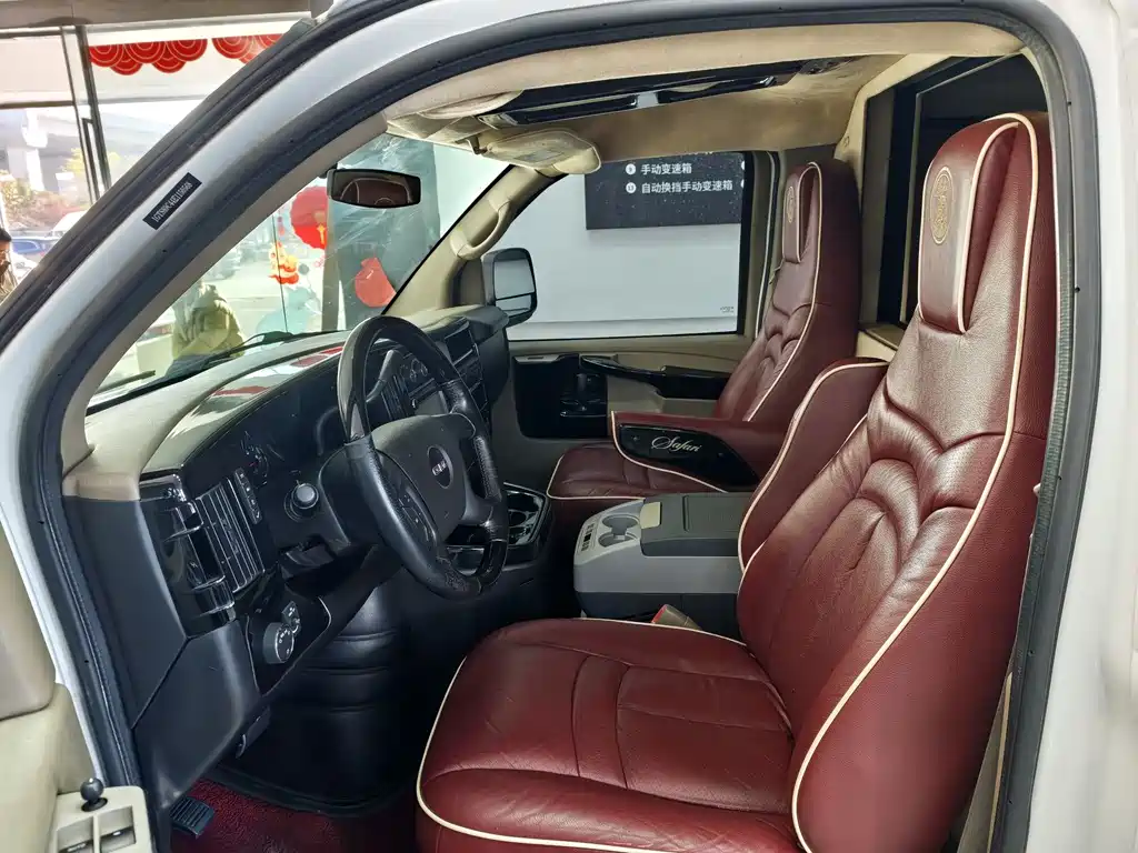 GMC Savana 2015 — фото 10
