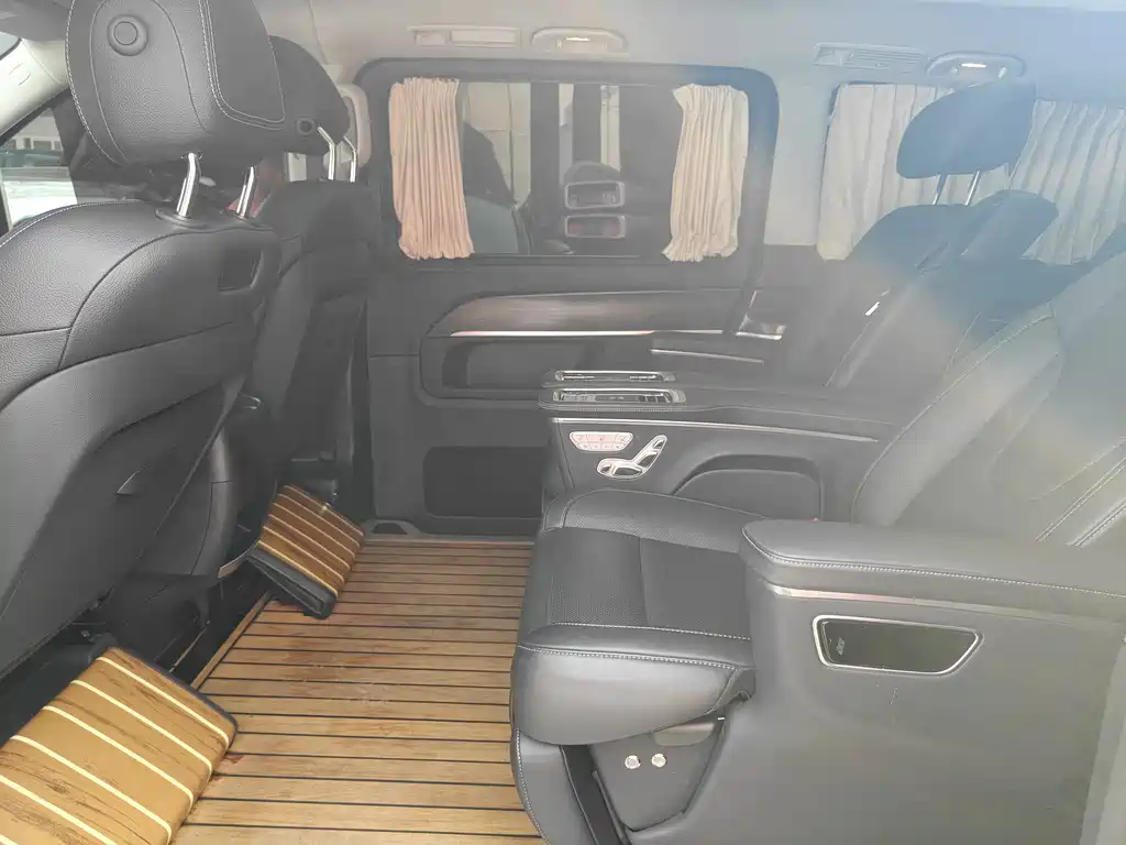 Mercedes-Benz V-Class 2023 — фото 13