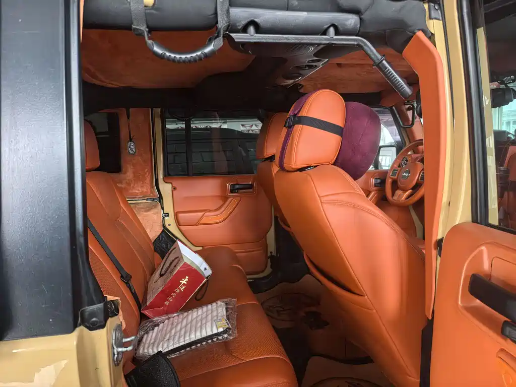 Jeep Wrangler 2015 — фото 8