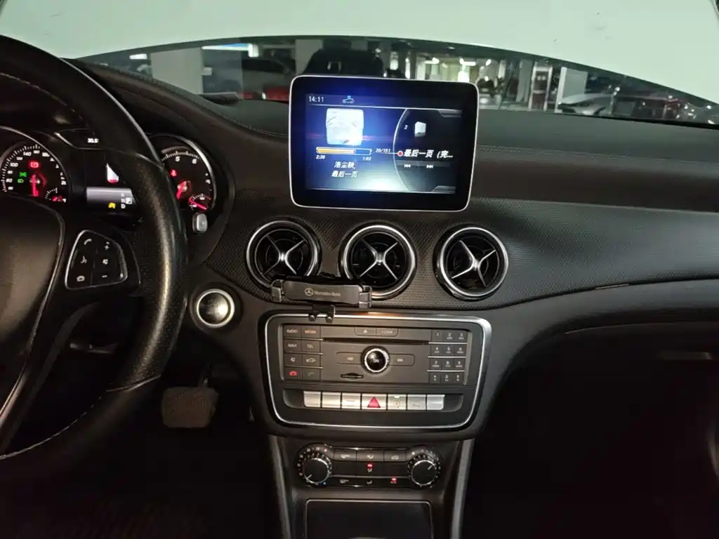 Mercedes-Benz GLA 2018 — фото 13